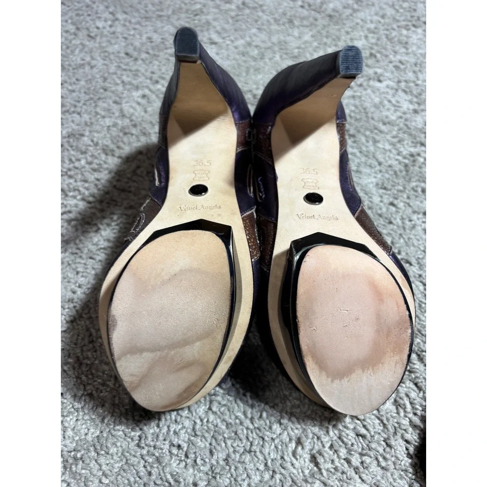 Velvet Angels Falcon Purple Metallic Stingray Print Zip Peep Toe Heels 36.5 6.5